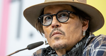 Johnny Depp receives praise at Cannes festival