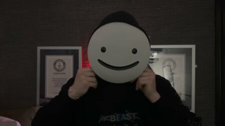 dream wears his mask again